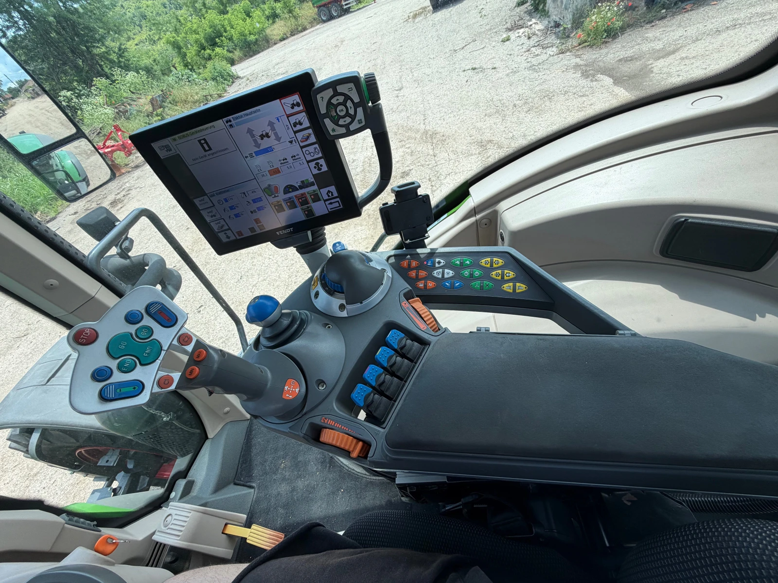 Трактор Fendt 824 VARIO S4, снимка 12 - Селскостопанска техника - 54823061