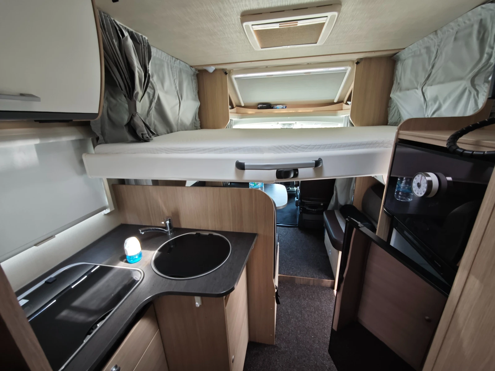 Кемпер SUNLIGHT T68, снимка 12 - Каравани и кемпери - 55101052