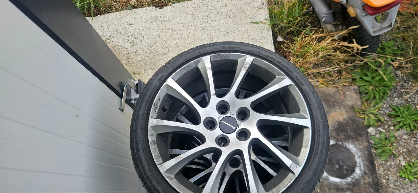 ���� � ������ 225/40R18 | Mobile.bg � ����������� 1