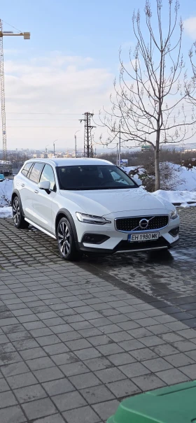 ����� �� �������� �� Volvo V60 Cross Country 2.0 Hybrid 4x4 8�������� Face
