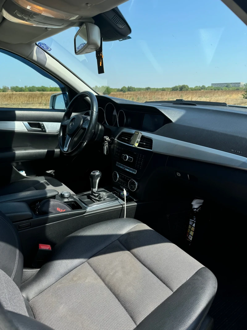 Mercedes-Benz C 220, снимка 9 - Автомобили и джипове - 46505949