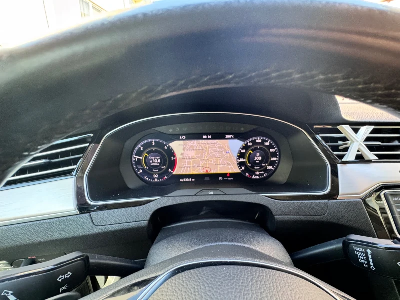 VW Passat, снимка 11 - Автомобили и джипове - 52677780