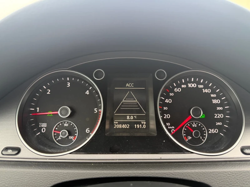 VW Passat 2.0 TDI FULL, снимка 15 - Автомобили и джипове - 52874682