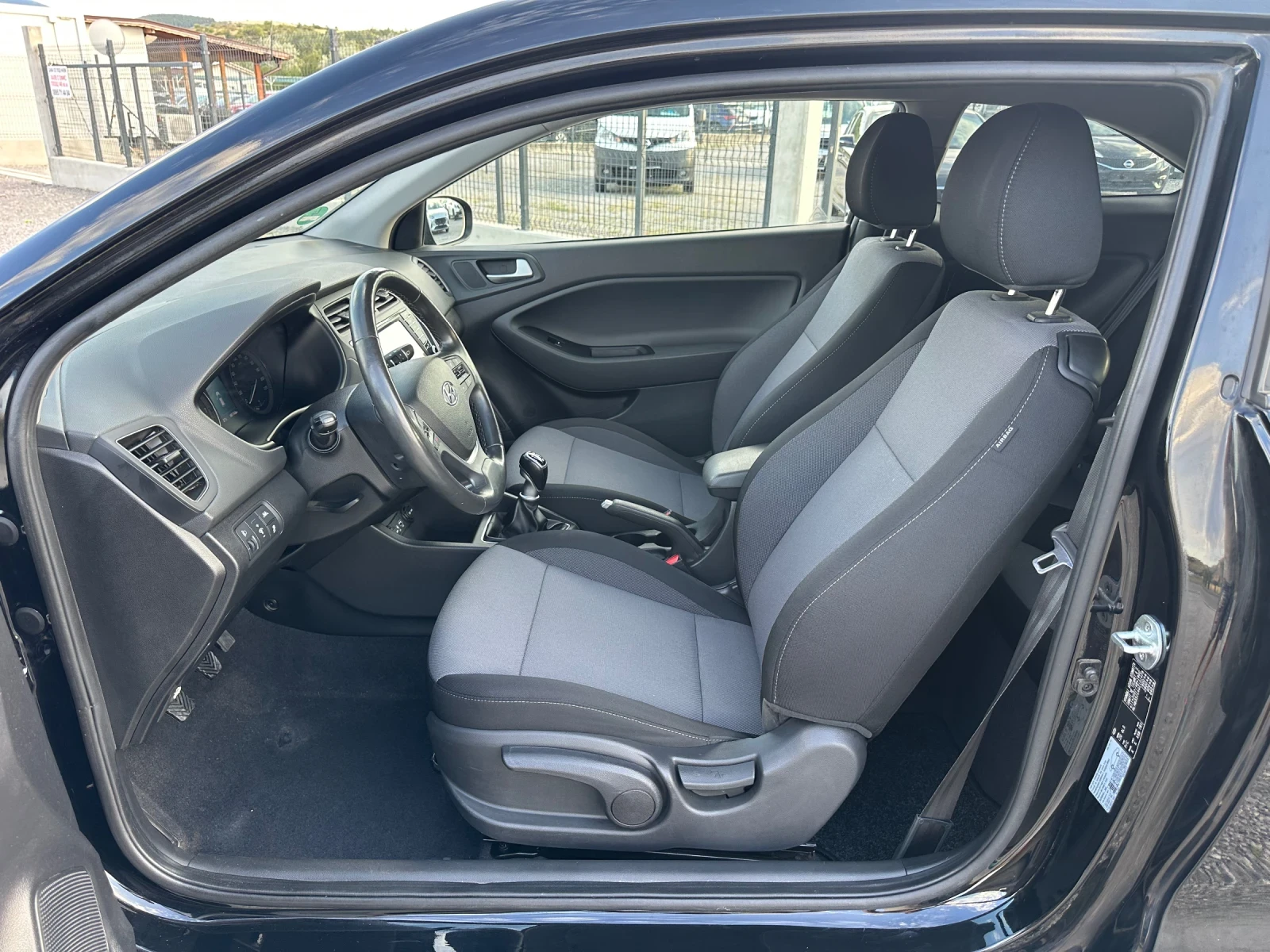 Hyundai I20 COUPE 1.4i 100hp 6 speed NAVI CAMERA EURO 6 TUV - изображение 10