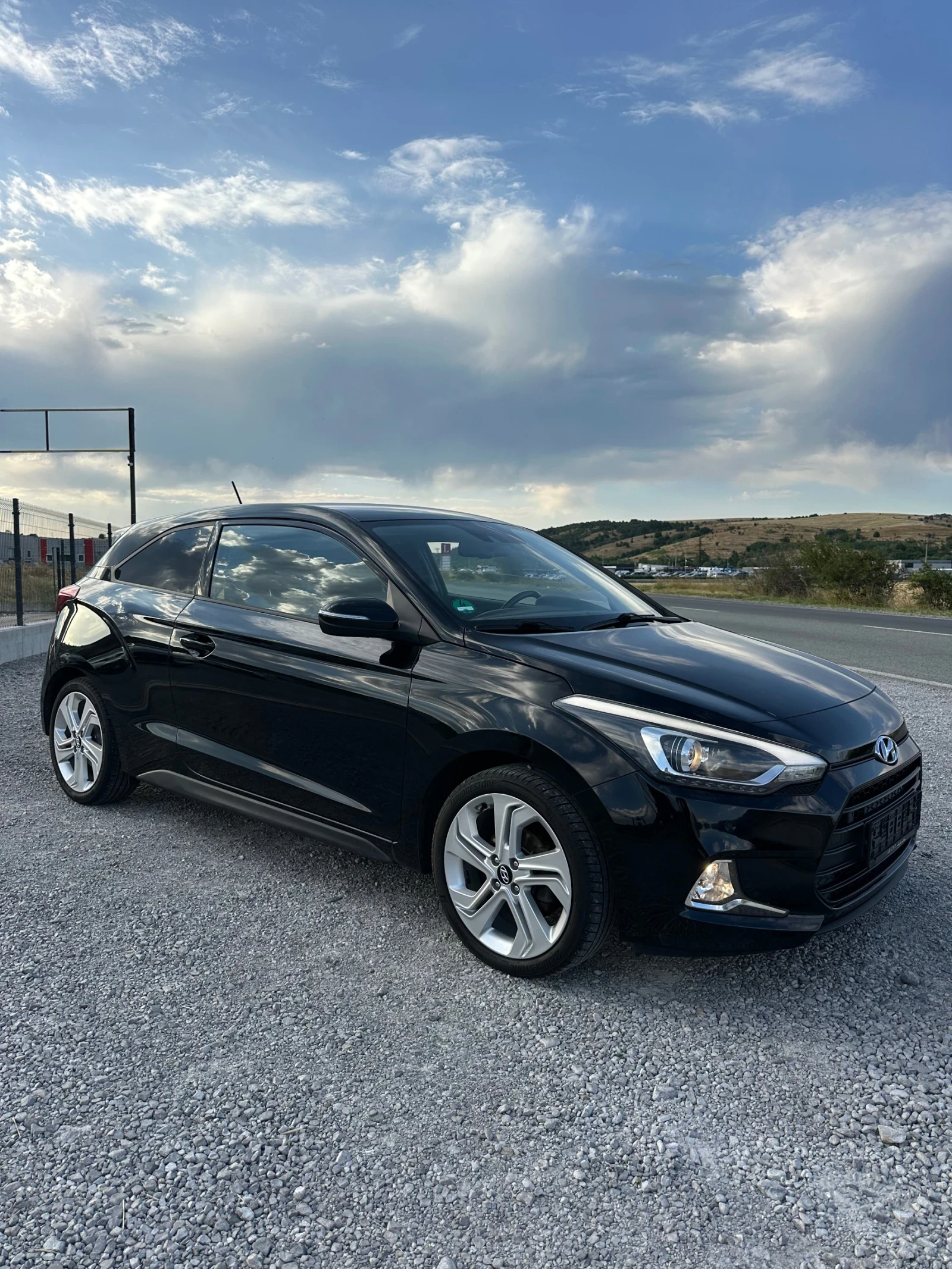 Hyundai I20 COUPE 1.4i 100hp 6 speed NAVI CAMERA EURO 6 TUV - изображение 4