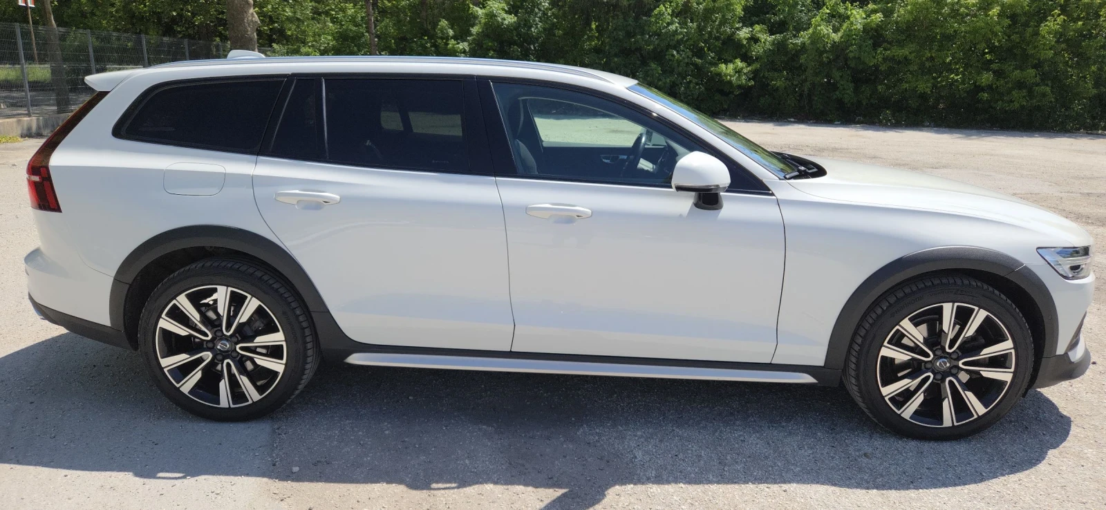 Volvo V60 Cross Country 2.0 Hybrid 4x4 8скорости Face, снимка 8 - Автомобили и джипове - 54099195