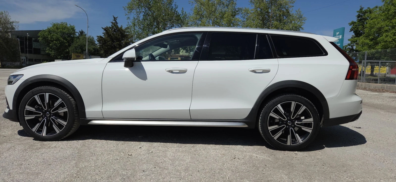 Volvo V60 Cross Country 2.0 Hybrid 4x4 8скорости Face, снимка 7 - Автомобили и джипове - 54099195