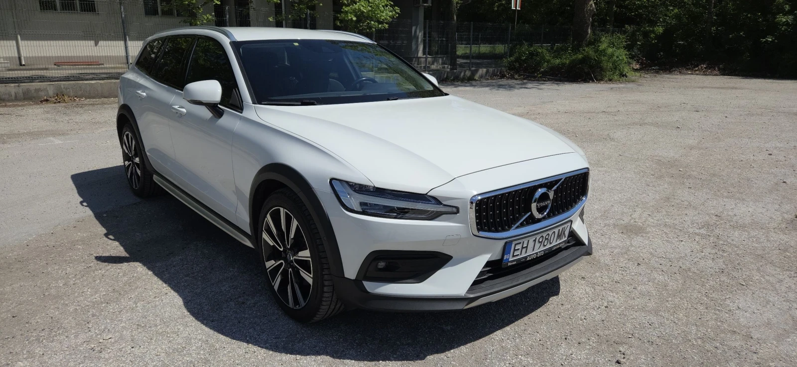 Volvo V60 Cross Country 2.0 Hybrid 4x4 8скорости Face, снимка 4 - Автомобили и джипове - 54099195
