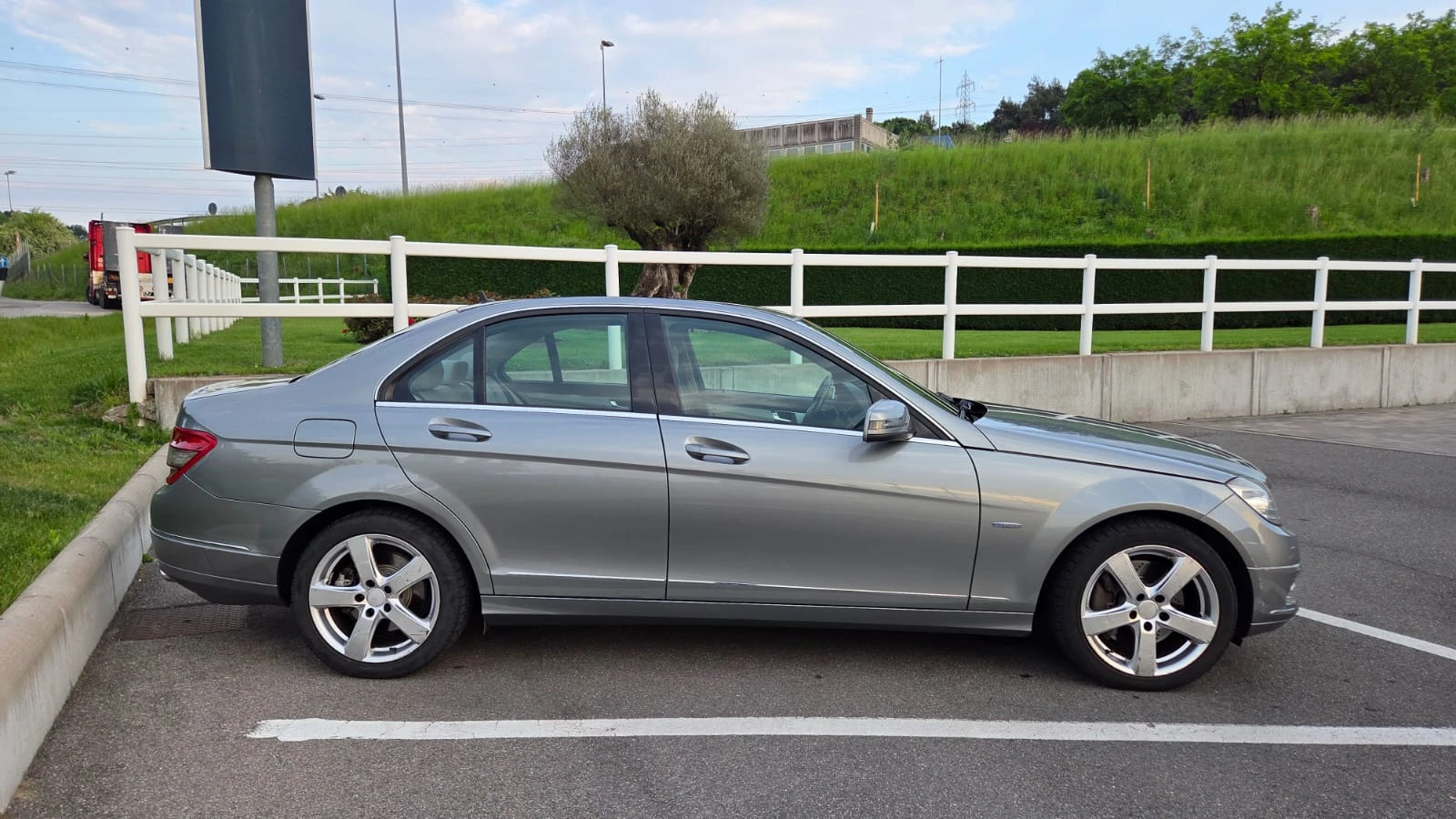 Mercedes-Benz C 350 C 350 V6 4Matic, снимка 3 - Автомобили и джипове - 54368530