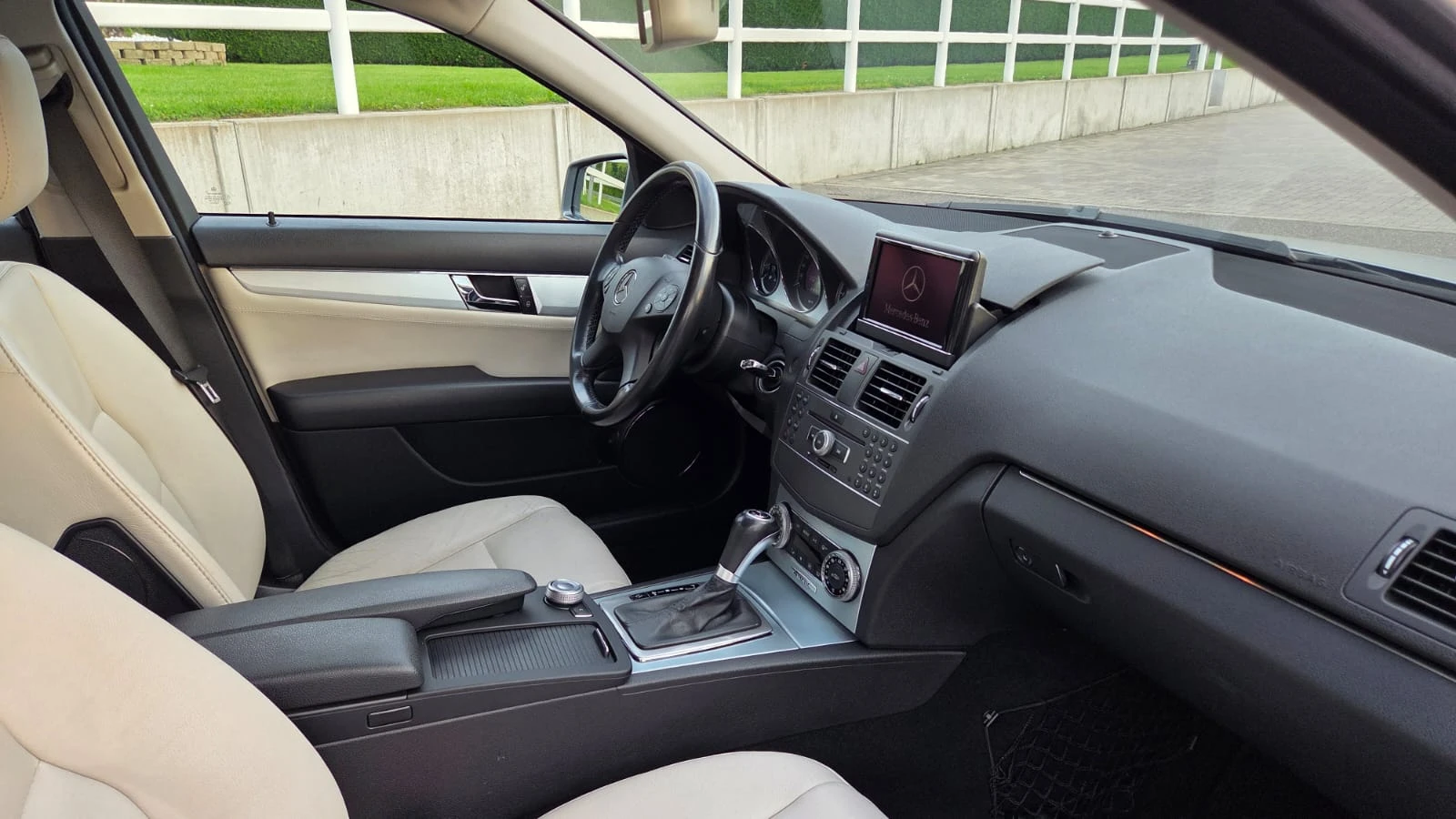 Mercedes-Benz C 350 C 350 V6 4Matic, снимка 9 - Автомобили и джипове - 54368530