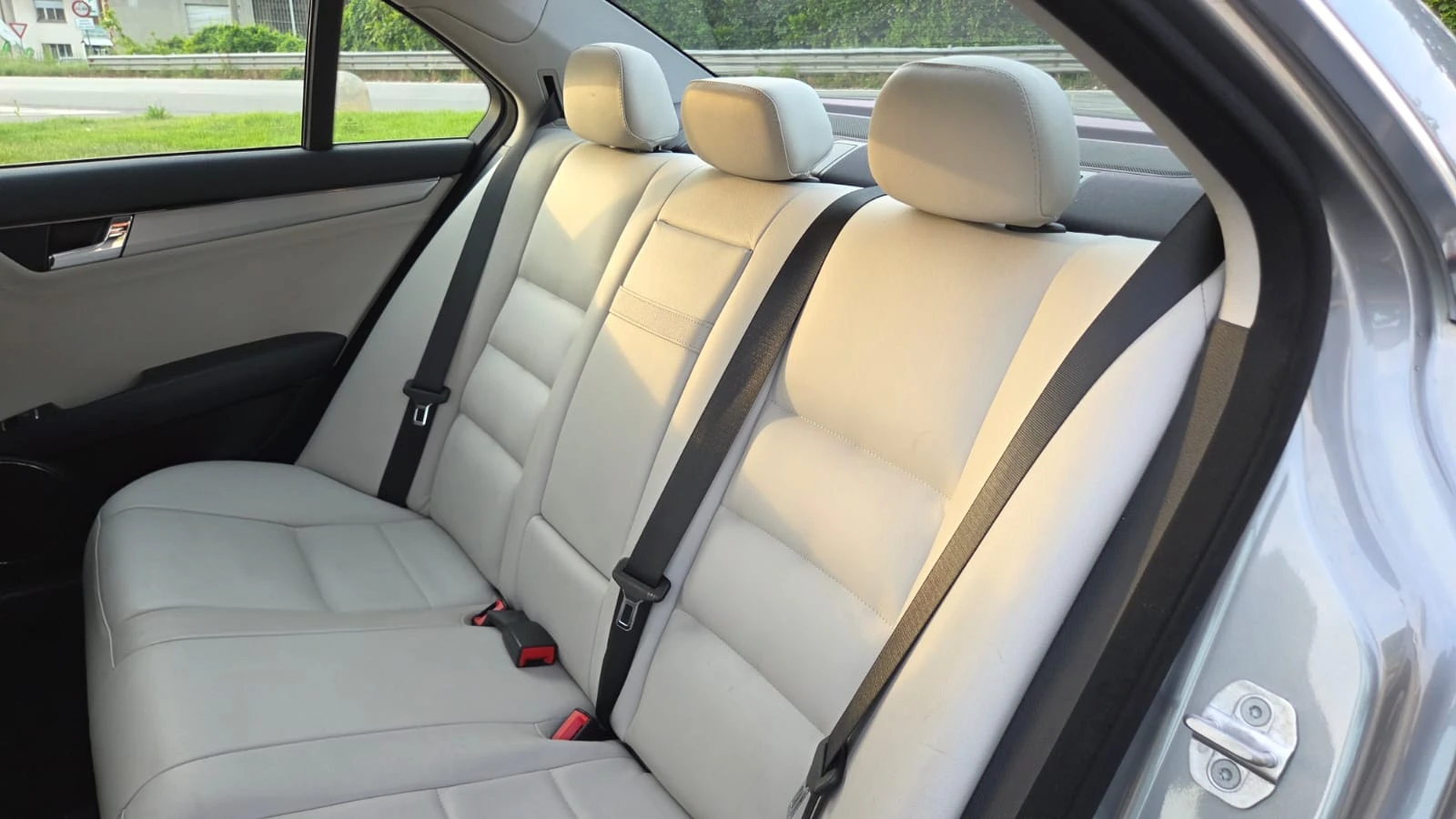 Mercedes-Benz C 350 C 350 V6 4Matic, снимка 12 - Автомобили и джипове - 54368530