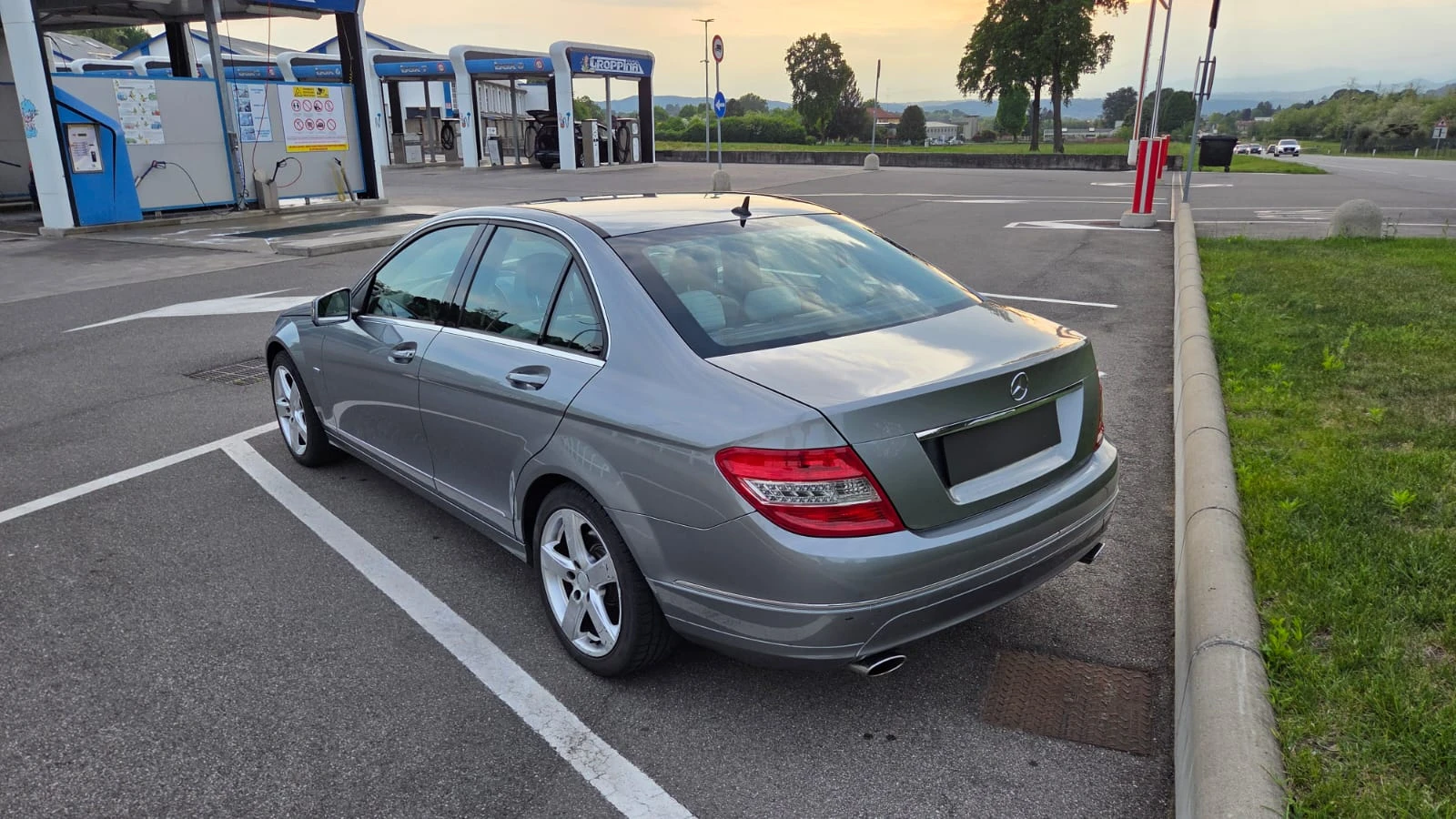 Mercedes-Benz C 350 C 350 V6 4Matic, снимка 5 - Автомобили и джипове - 54368530