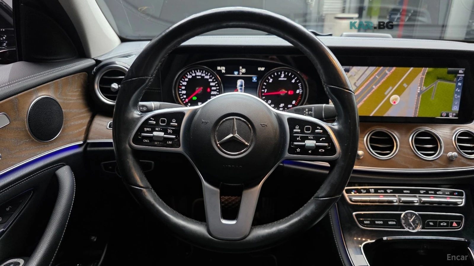 Mercedes-Benz E 220 4MATIC* EXCLUSIVE* ПОДГРЕВ* ОБДУХВ* BURMASTER* PAN, снимка 12 - Автомобили и джипове - 54934523