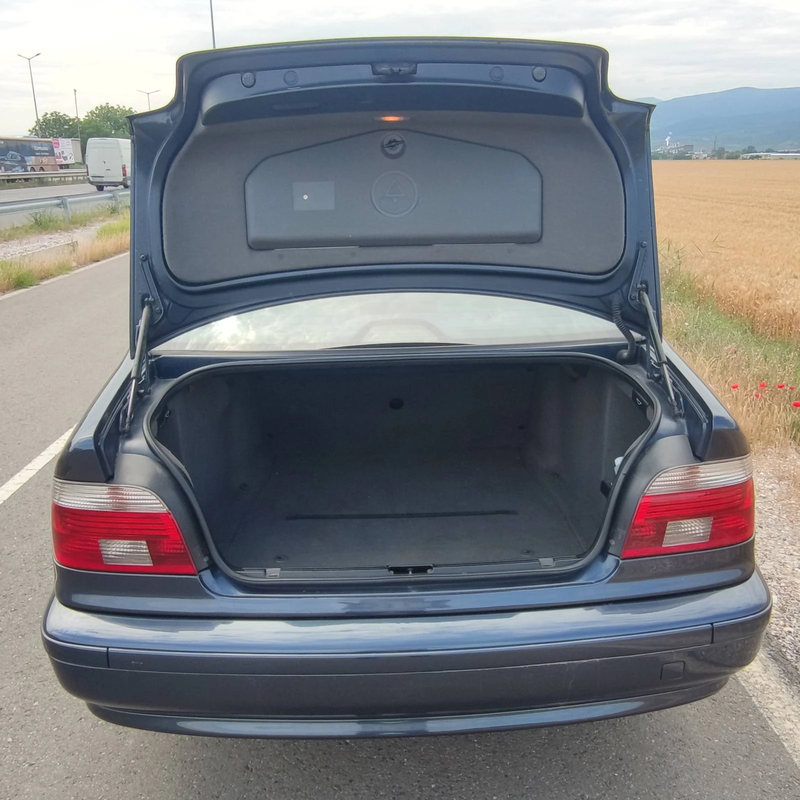 BMW 530, снимка 16 - Автомобили и джипове - 54945550