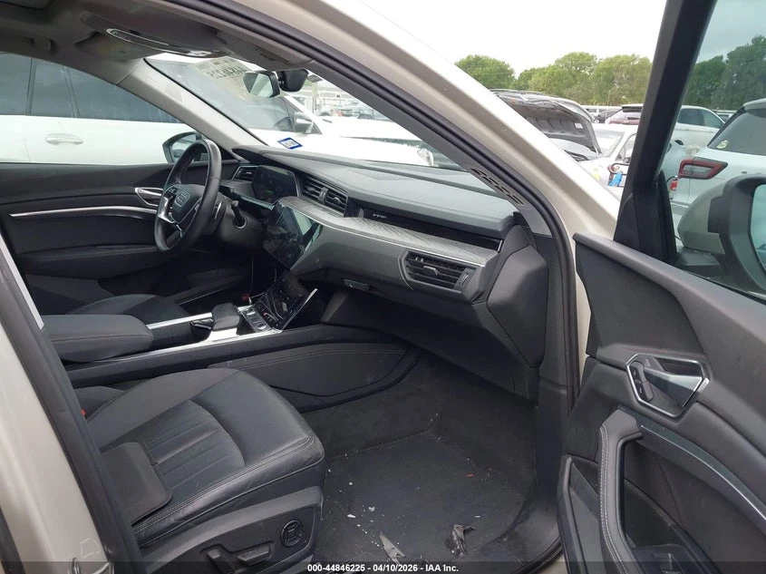 Audi E-Tron Premium Plus Quattro, снимка 5 - Автомобили и джипове - 55140027