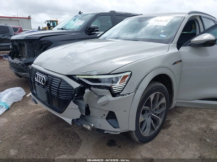 Audi E-Tron Premium Plus Quattro, снимка 6 - Автомобили и джипове - 55140027