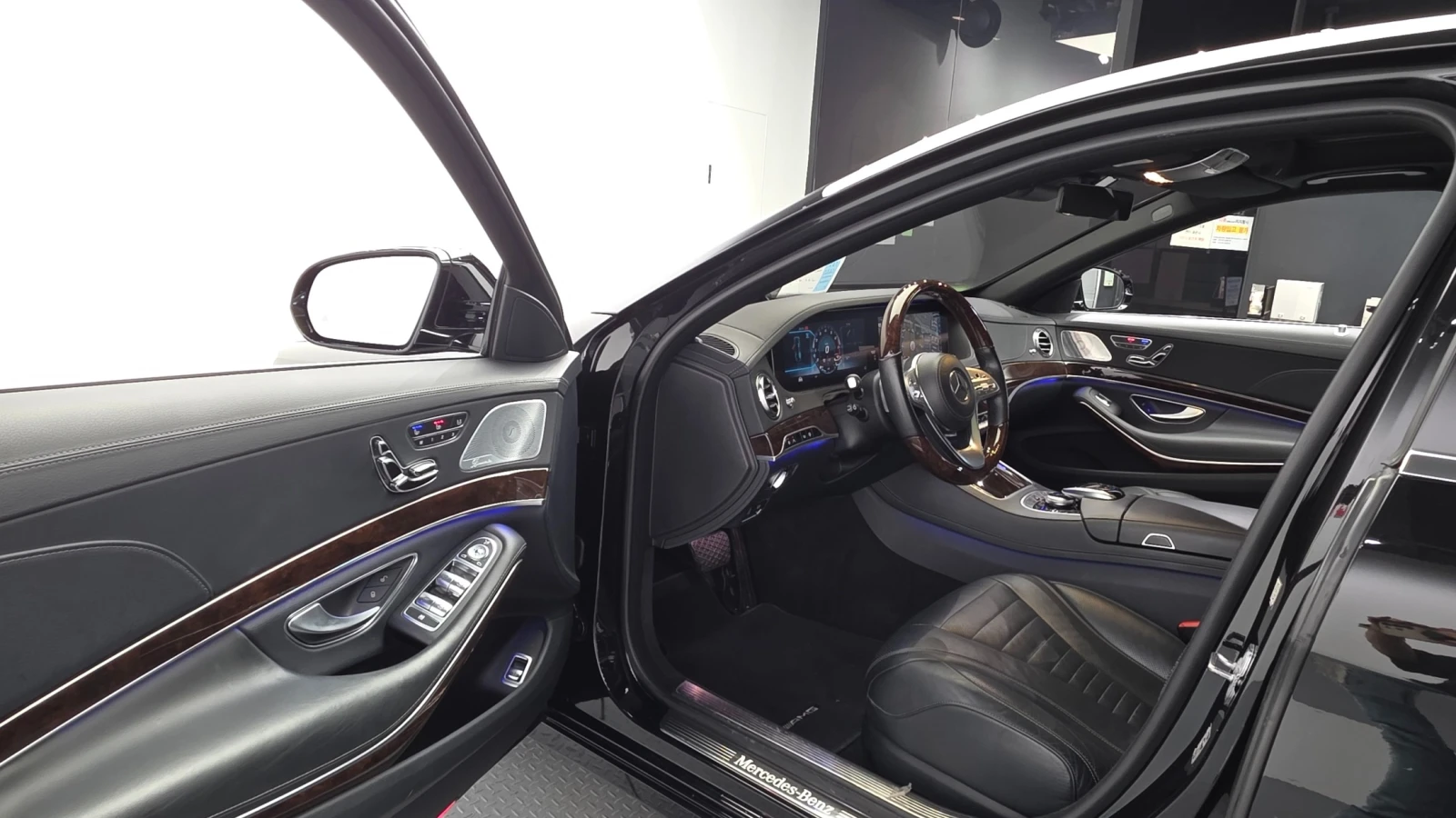 Mercedes-Benz S 560 LONG/ОБДУХВАНЕ/ПАНОРАМА/ДИСТРОНИК/360 КАМЕРИ, снимка 6 - Автомобили и джипове - 55352399