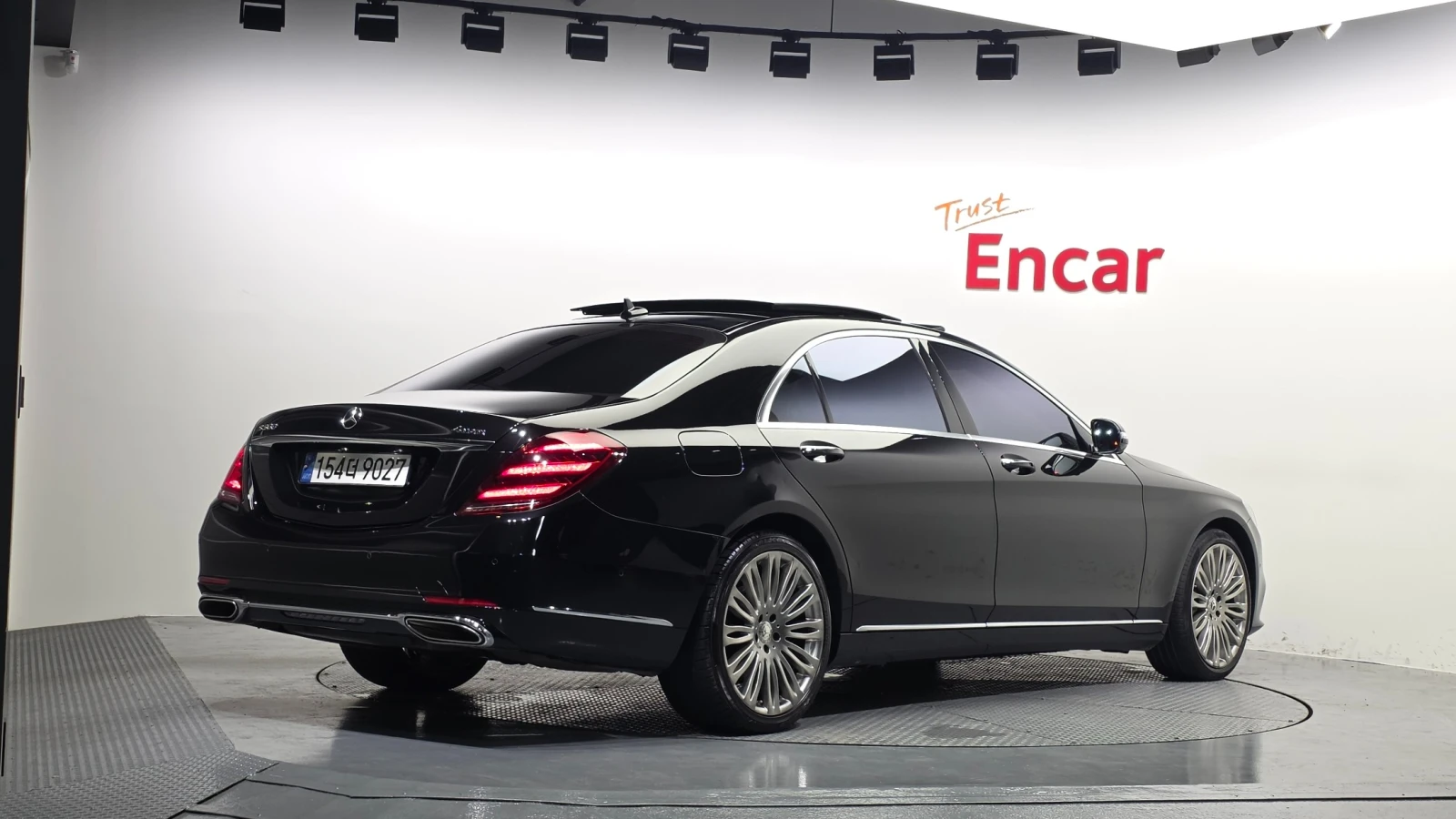 Mercedes-Benz S 560 LONG/ОБДУХВАНЕ/ПАНОРАМА/ДИСТРОНИК/360 КАМЕРИ, снимка 4 - Автомобили и джипове - 55352399