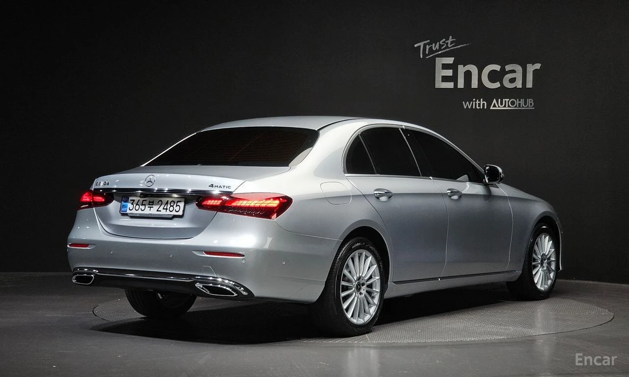 Mercedes-Benz E 220 4MATIC* ОБДУХВАНЕ* ДИСТРОНИК* 360КАМЕРА* ХЕДЪП* , снимка 2 - Автомобили и джипове - 56141270