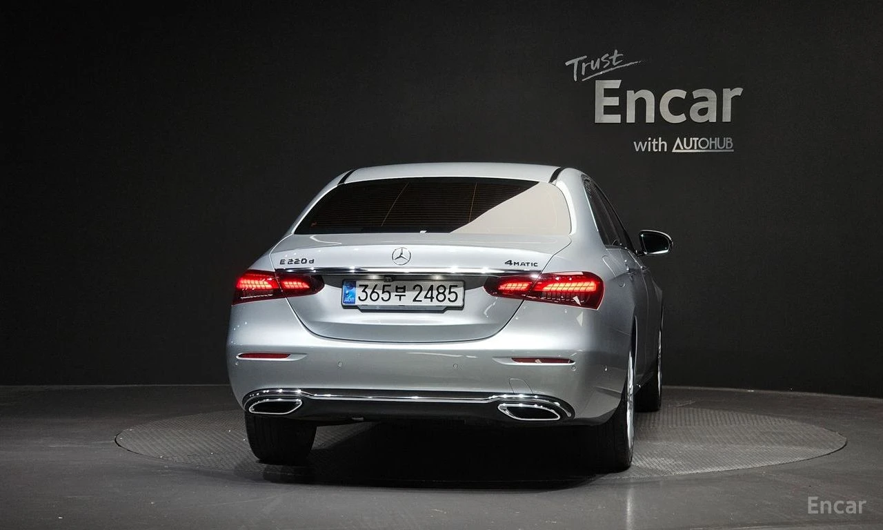 Mercedes-Benz E 220 4MATIC* ОБДУХВАНЕ* ДИСТРОНИК* 360КАМЕРА* ХЕДЪП* , снимка 4 - Автомобили и джипове - 56141270