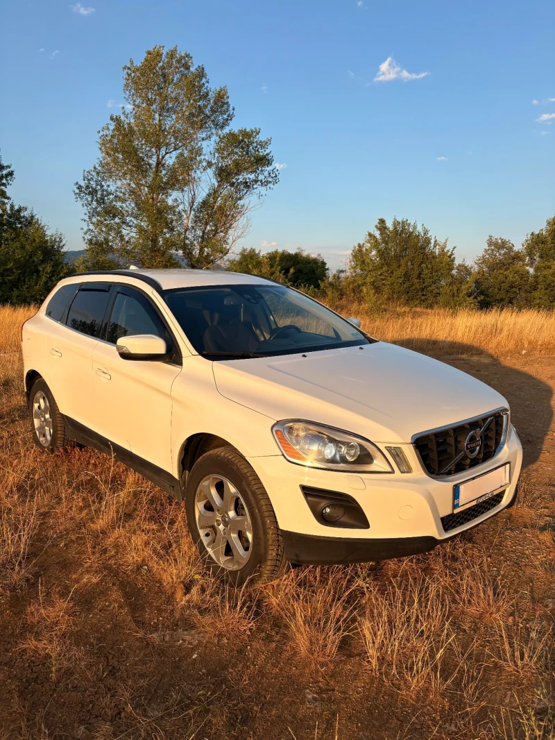 Volvo XC60 D5 AWD 205к.с four-c  адаптивно окачване, снимка 3 - Автомобили и джипове - 52555436
