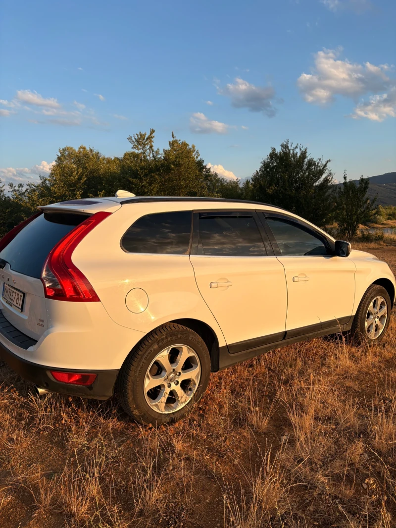 Volvo XC60 D5 AWD 205к.с four-c  адаптивно окачване, снимка 4 - Автомобили и джипове - 52555436