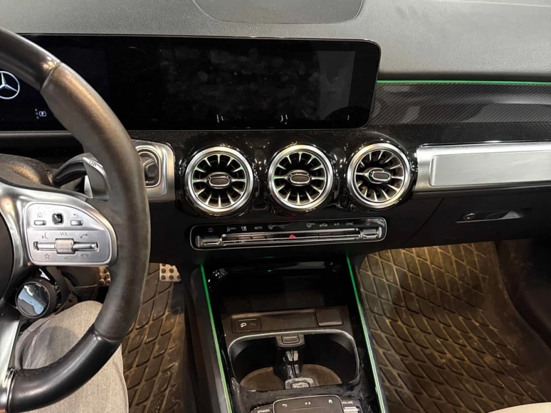 Mercedes-Benz GLB * AMG 35 * CARFAX * БЕЗ ПЪРВОНАЧАЛНА ВНОСКА, снимка 9 - Автомобили и джипове - 53057005