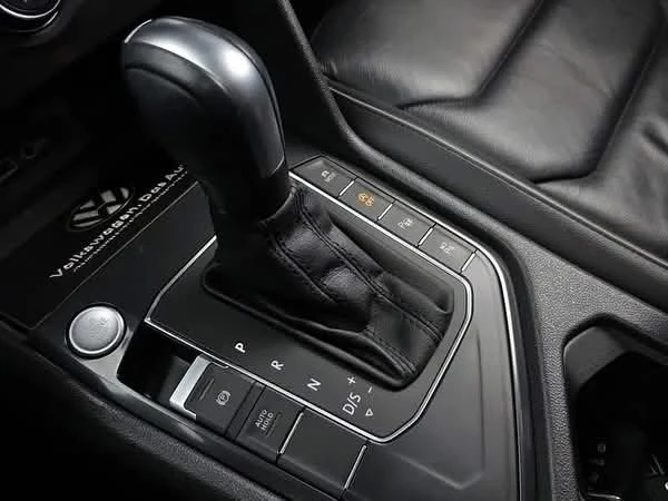 VW Tiguan 2.0, снимка 11 - Автомобили и джипове - 53375121