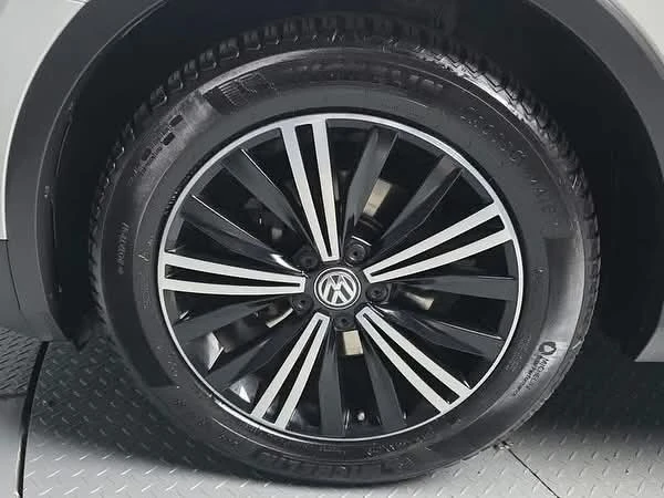 VW Tiguan 2.0, снимка 3 - Автомобили и джипове - 53375121