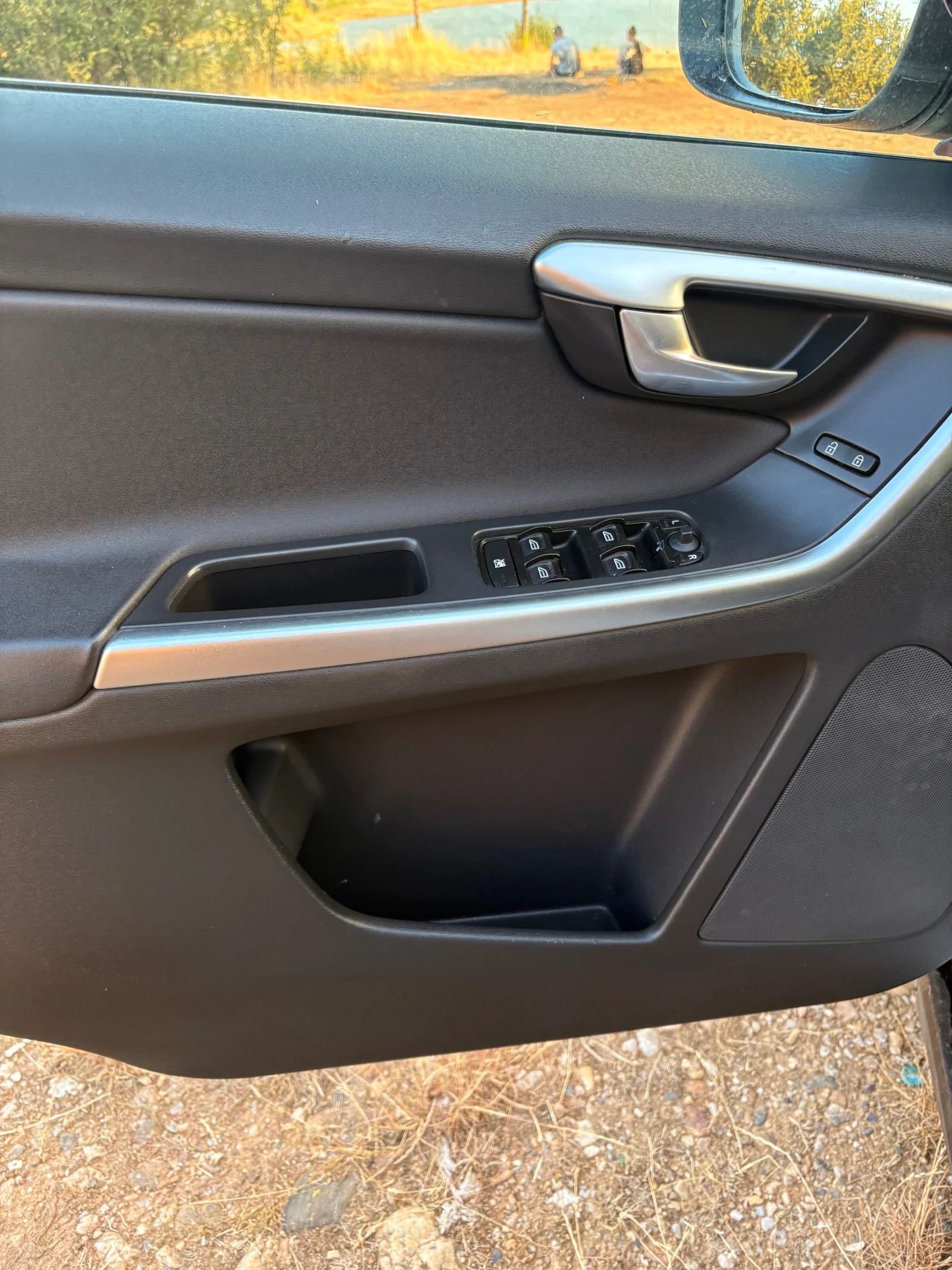 Volvo XC60 D5 AWD 205к.с four-c  адаптивно окачване - изображение 7