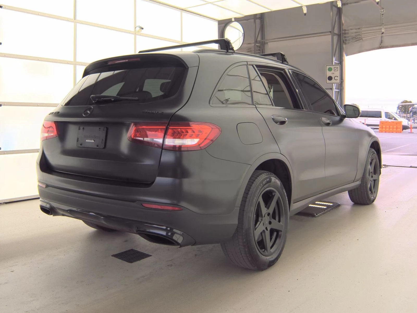 Mercedes-Benz GLC 300 ПОДГРЕВ* КАМЕРА* КЕЙЛЕС* LANE* ASSIST - изображение 2