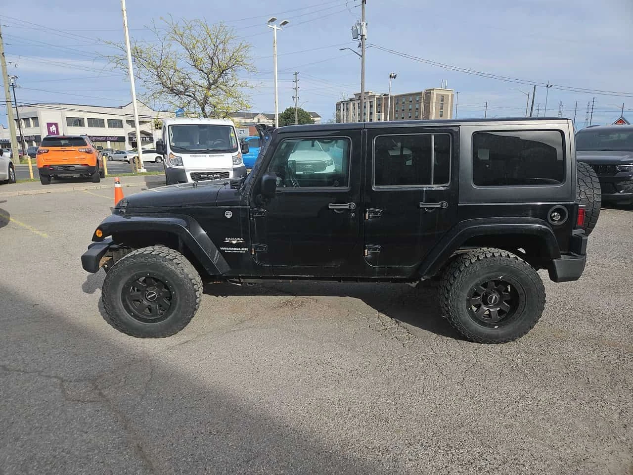 Jeep Wrangler * Sahara * CARFAX * ОТ ПРЕДСТАВИТЕЛСТВО, снимка 2 - Автомобили и джипове - 54938095