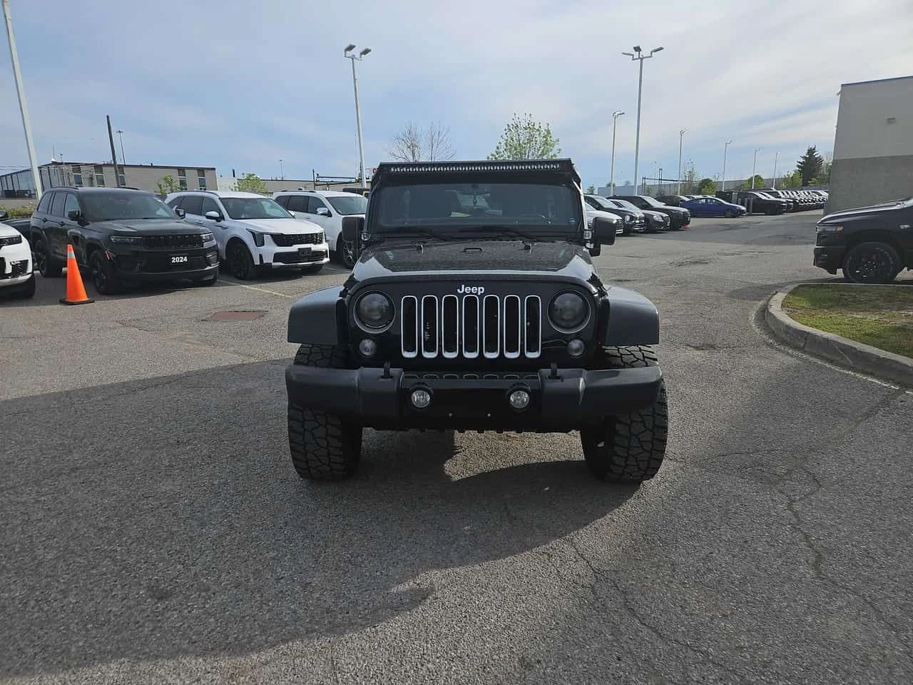 Jeep Wrangler * Sahara * CARFAX * ОТ ПРЕДСТАВИТЕЛСТВО, снимка 6 - Автомобили и джипове - 54938095