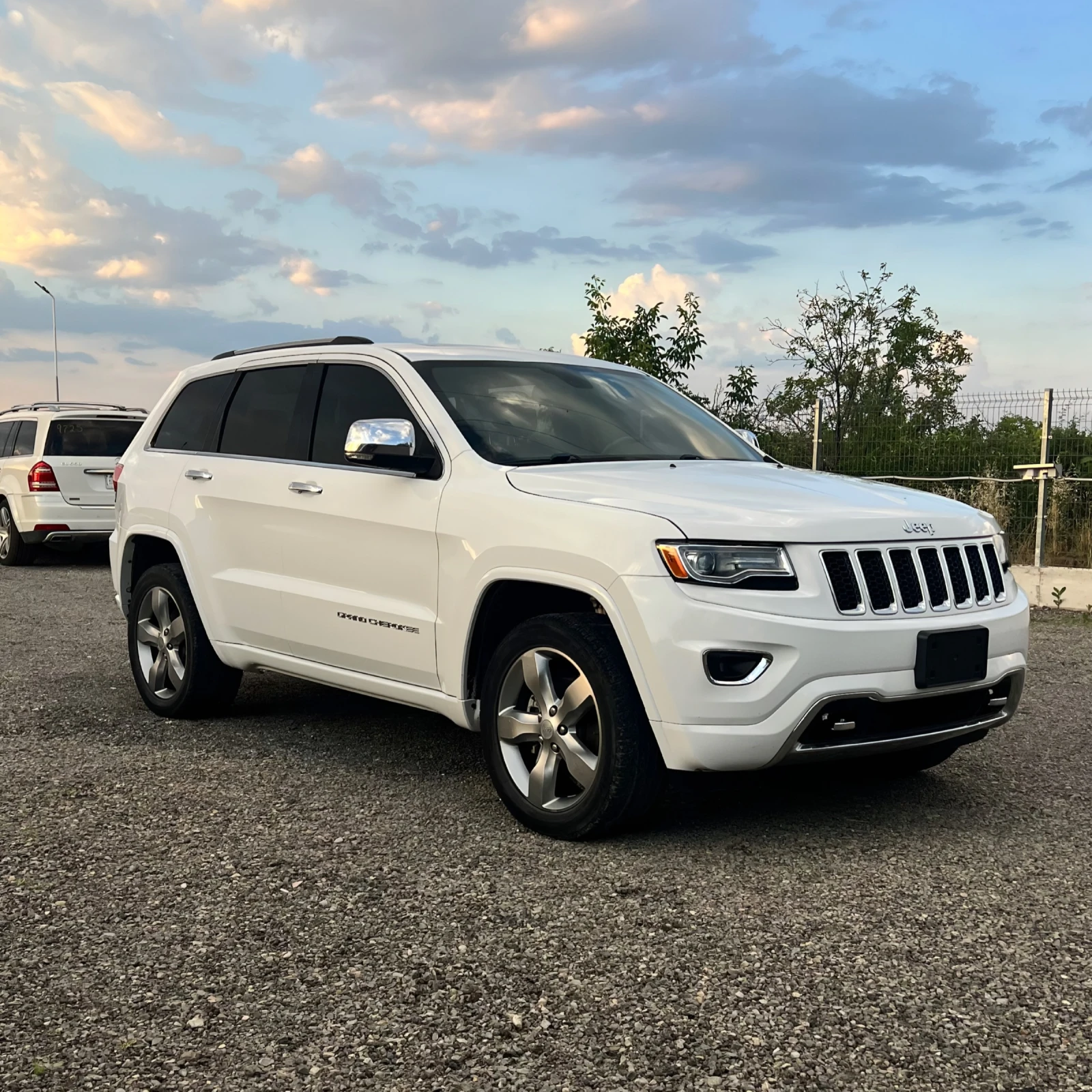 Jeep Grand cherokee OVERLAND, снимка 2 - Автомобили и джипове - 55053162