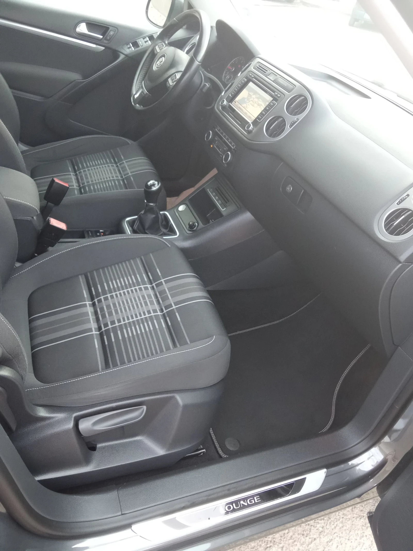 VW Tiguan 2.0 TDI LOUNGE, снимка 7 - Автомобили и джипове - 55314900