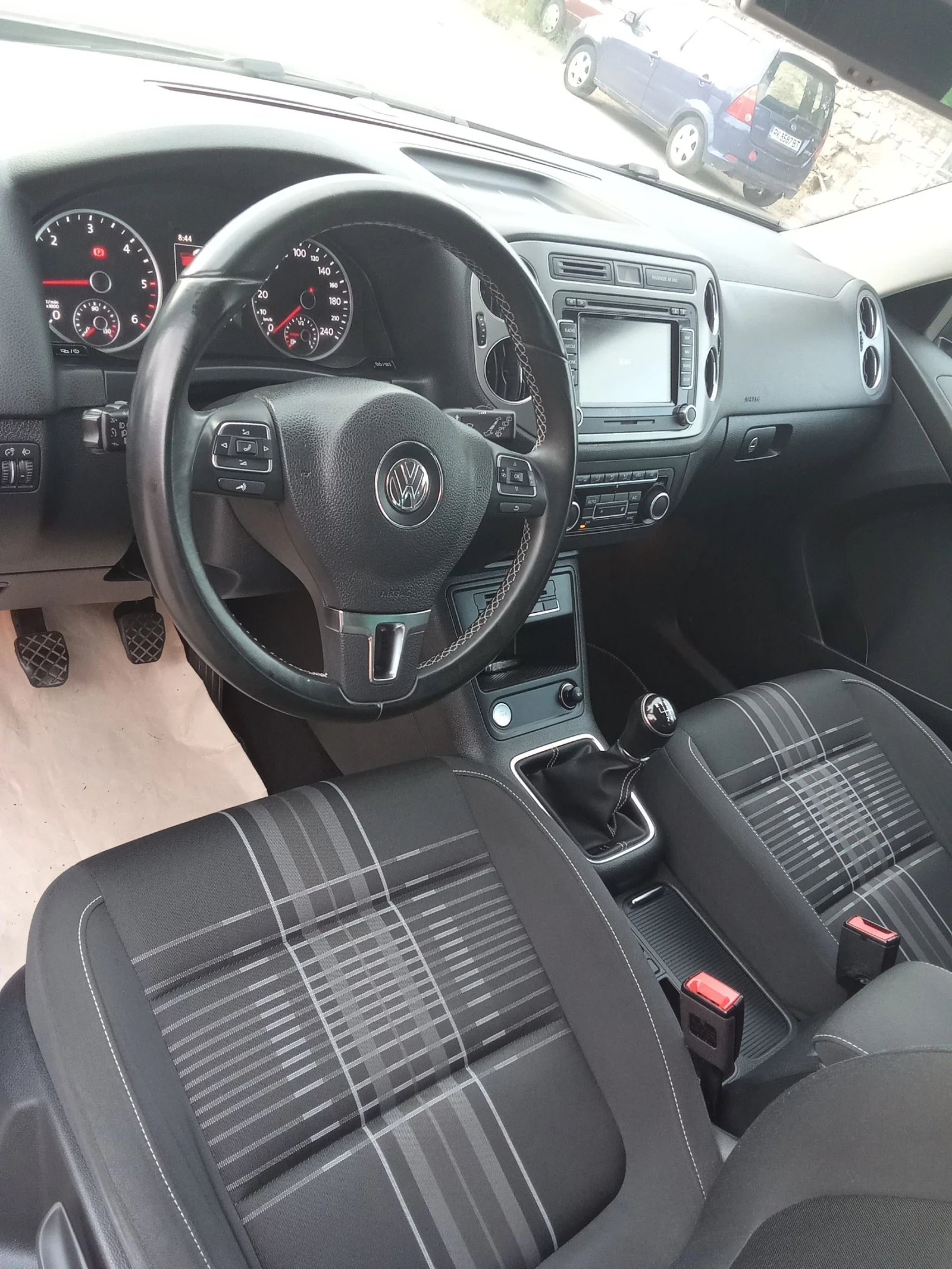 VW Tiguan 2.0 TDI LOUNGE, снимка 5 - Автомобили и джипове - 55314900