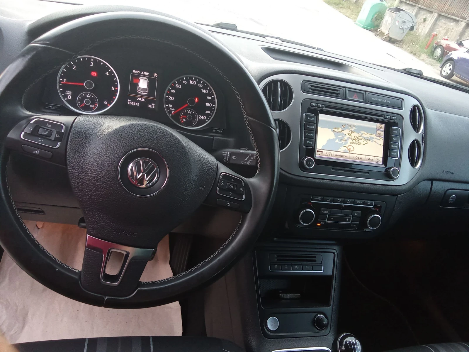 VW Tiguan 2.0 TDI LOUNGE, снимка 6 - Автомобили и джипове - 55314900