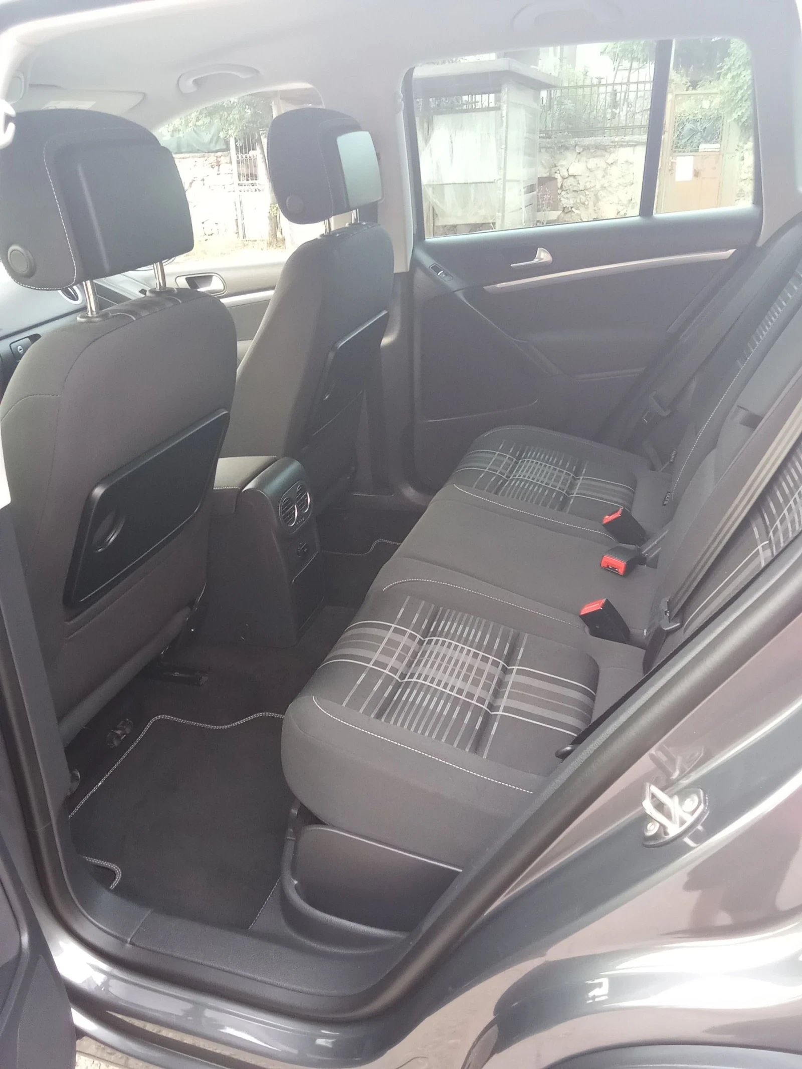 VW Tiguan 2.0 TDI LOUNGE, снимка 8 - Автомобили и джипове - 55314900