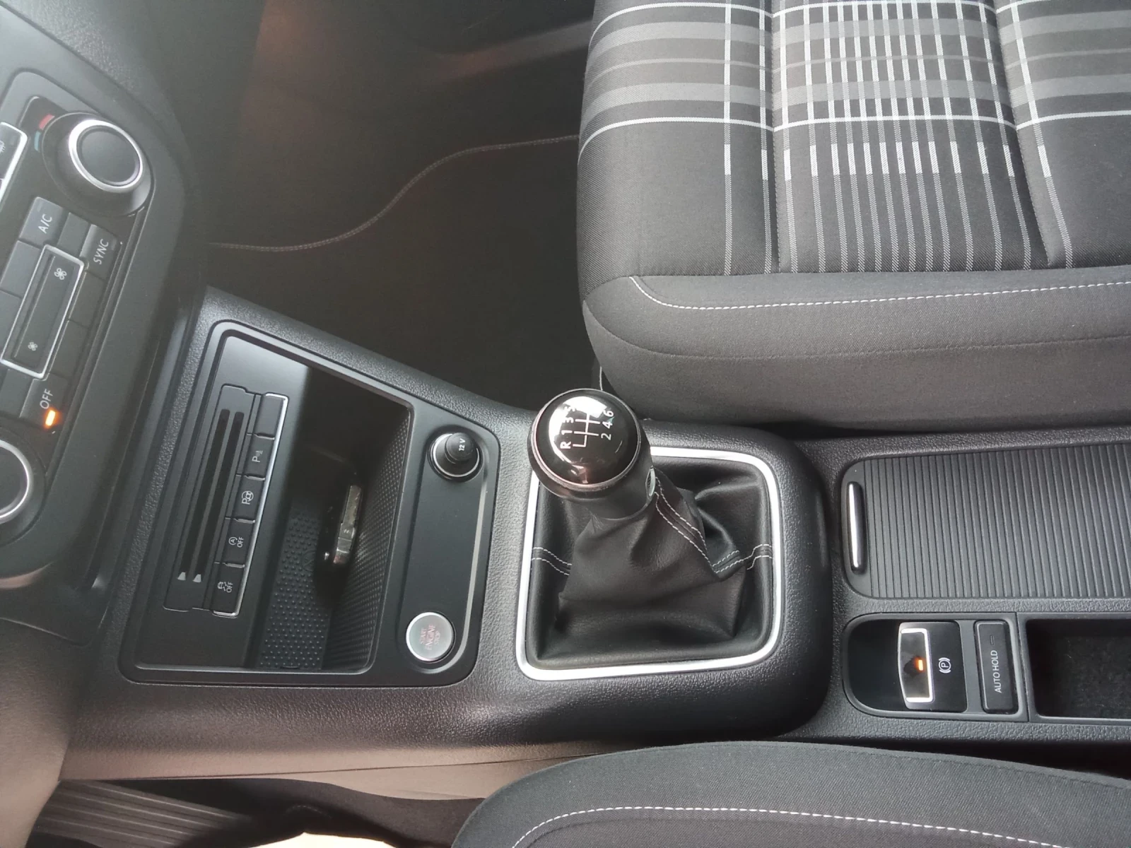 VW Tiguan 2.0 TDI LOUNGE, снимка 9 - Автомобили и джипове - 55314900