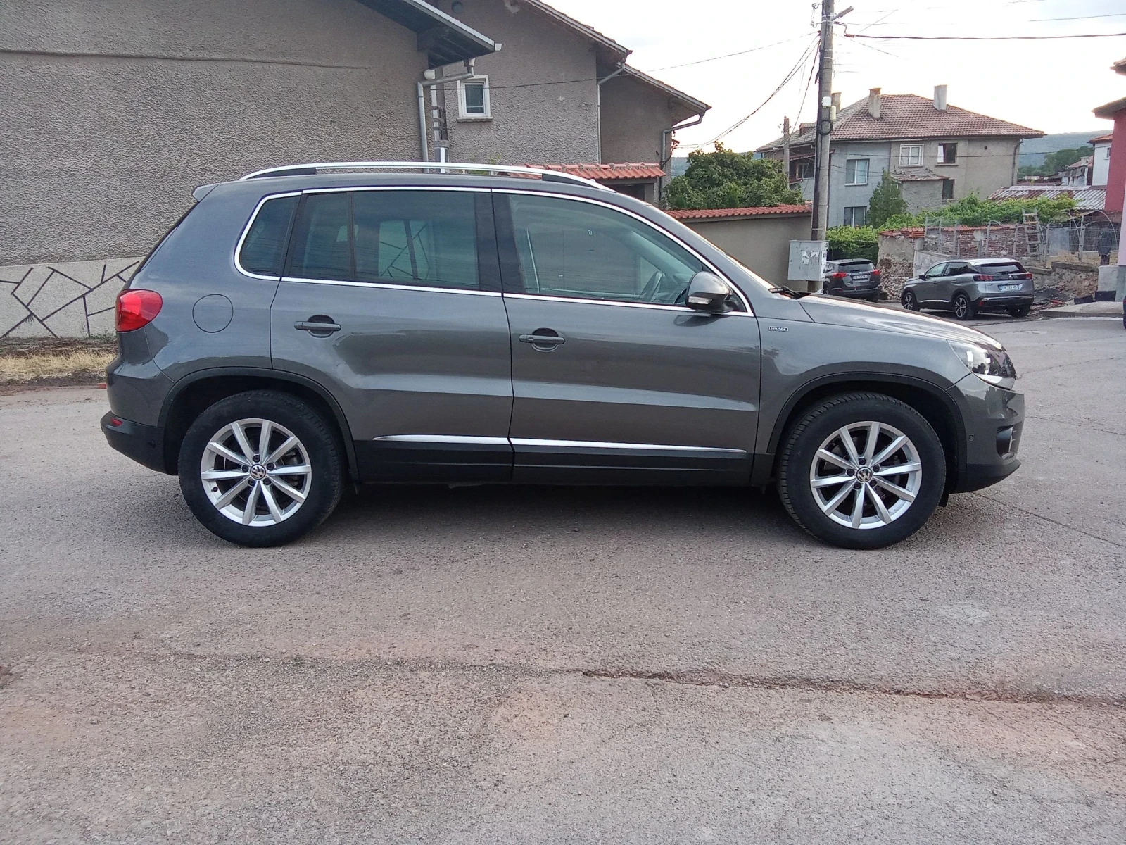 VW Tiguan 2.0 TDI LOUNGE, снимка 3 - Автомобили и джипове - 55314900