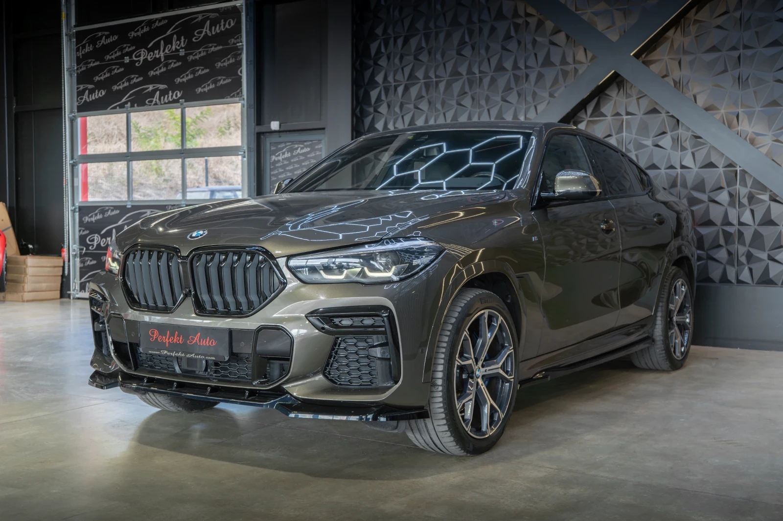 BMW X6 30d xDrive * SWAROVSKI * M PACKET * MAXTON * , снимка 2 - Автомобили и джипове - 55734539