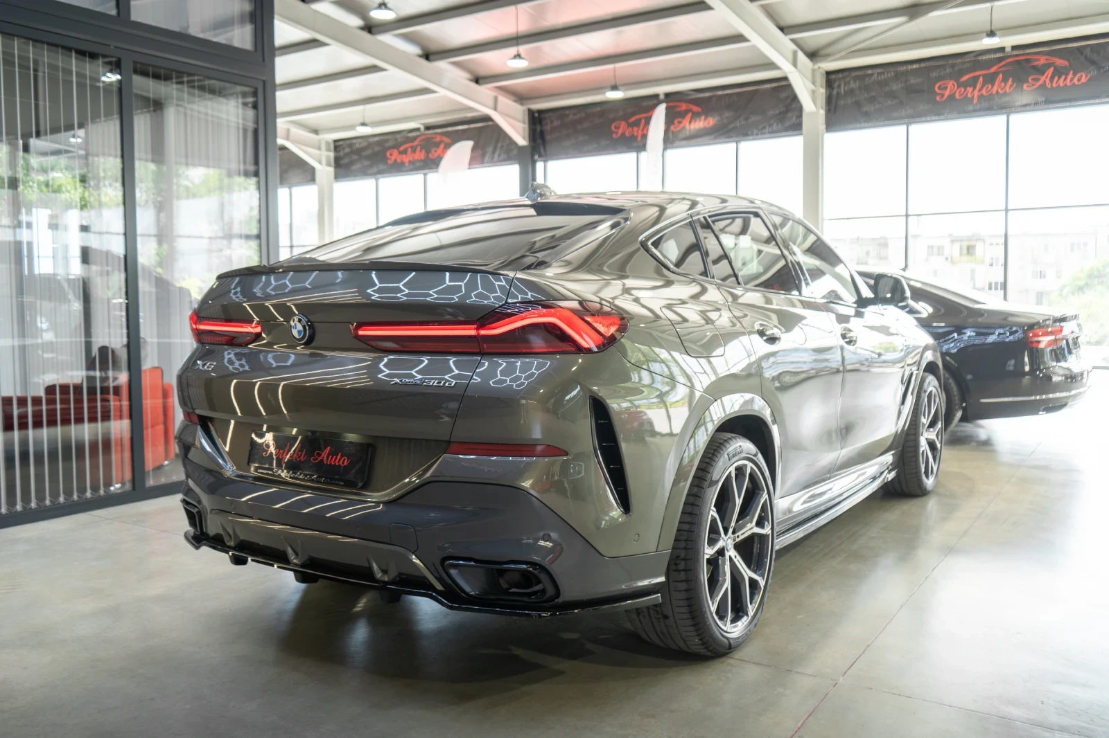 BMW X6 30d xDrive * SWAROVSKI * M PACKET * MAXTON * , снимка 4 - Автомобили и джипове - 55734539