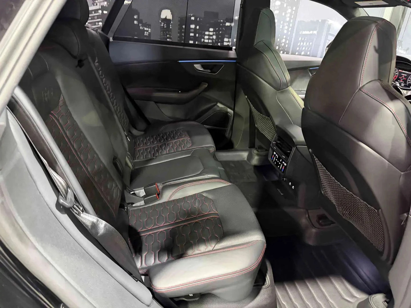 Audi RSQ8 TECHNIK ЦЕНА ДО БЪЛГАРИЯ АВТОКРЕДИТ, снимка 16 - Автомобили и джипове - 55927829