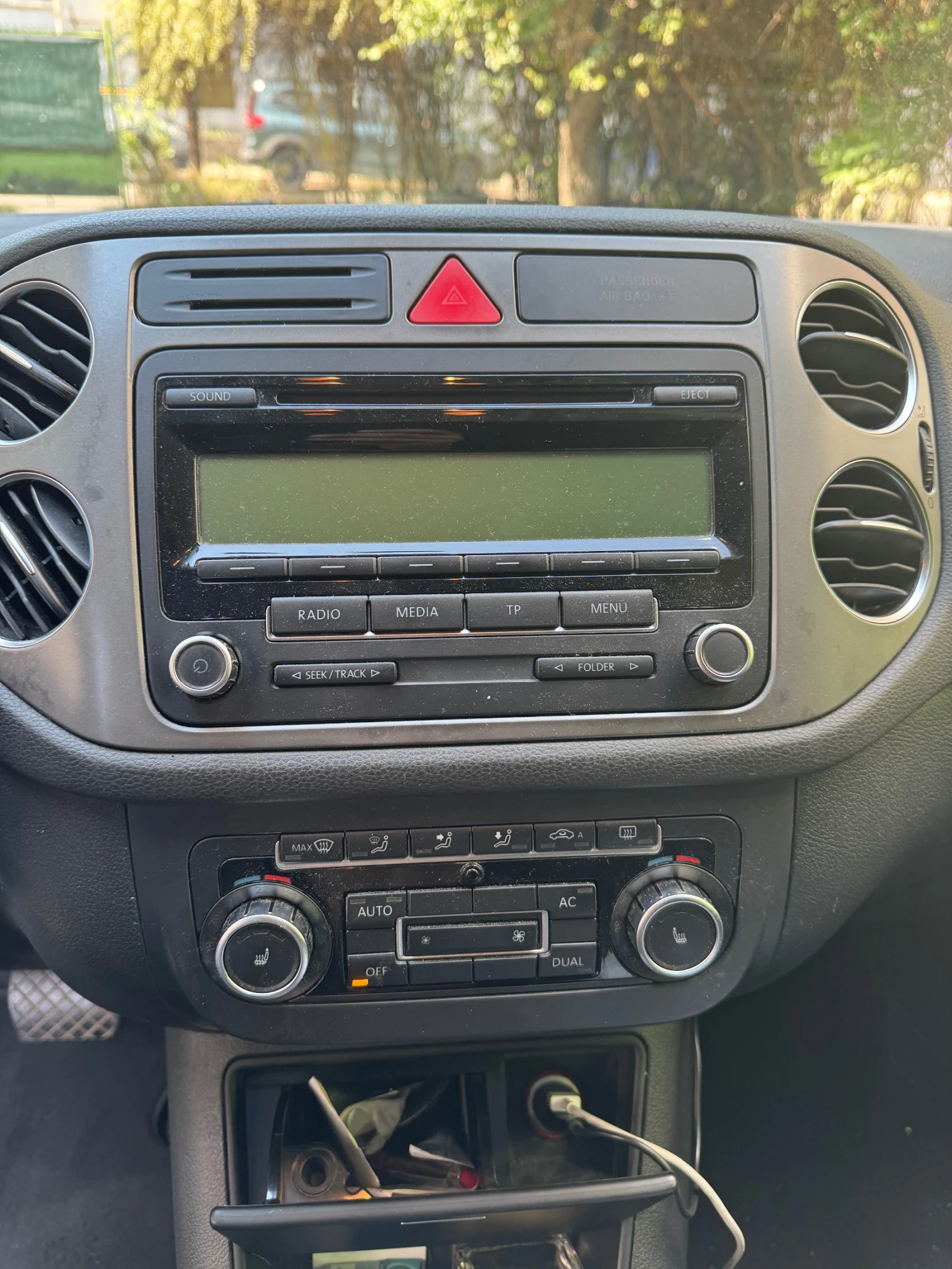 VW Tiguan 2.0 Tdi 4x4, снимка 6 - Автомобили и джипове - 55965782