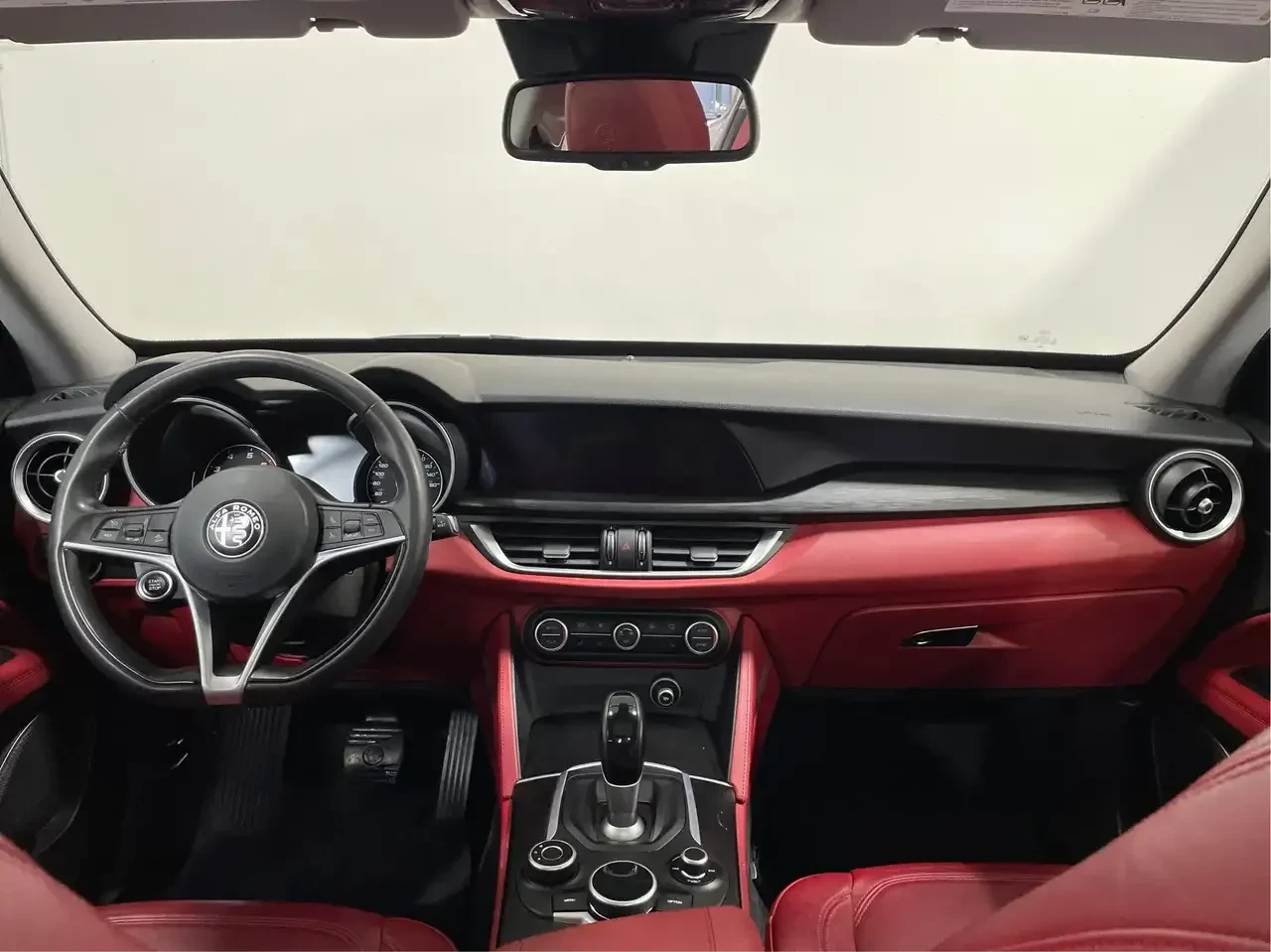 Alfa Romeo Stelvio AWD/КАМЕРИ/ПОДГРЕВ/КРАЙНА ЦЕНА, снимка 7 - Автомобили и джипове - 56315592