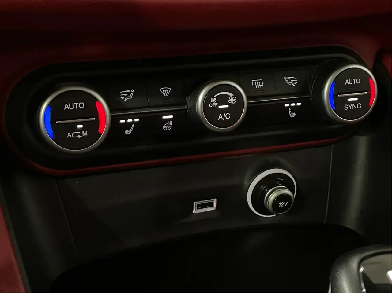 Alfa Romeo Stelvio AWD/КАМЕРИ/ПОДГРЕВ/КРАЙНА ЦЕНА, снимка 13 - Автомобили и джипове - 56315592
