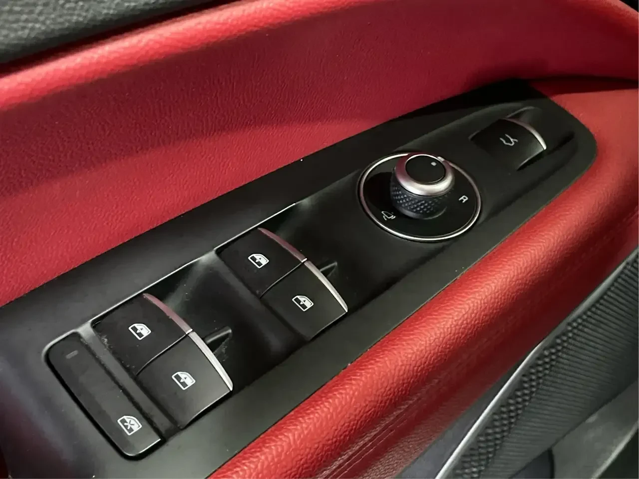 Alfa Romeo Stelvio AWD/КАМЕРИ/ПОДГРЕВ/КРАЙНА ЦЕНА, снимка 14 - Автомобили и джипове - 56315592