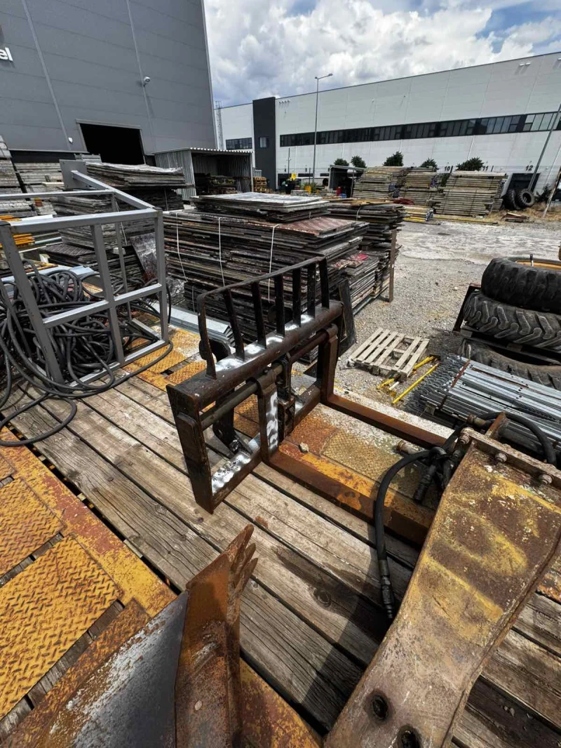 Телескопични товарачи Cat TH360B, снимка 8 - Индустриална техника - 52309661