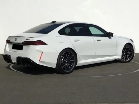 BMW M5 xDrive/INDIVIDUAL/B&W/ICONIC GLOW/PANO/360/HUD/, снимка 5