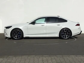 BMW M5 xDrive/INDIVIDUAL/B&W/ICONIC GLOW/PANO/360/HUD/, снимка 2